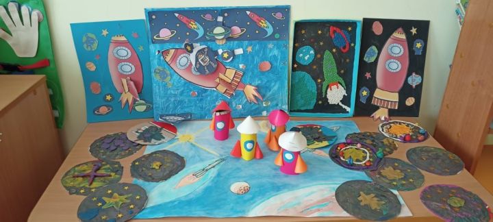 В День космонавтики в Шеланговском детском саду организовали выставку поделок