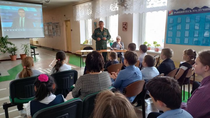 Урок мужества «Герои России» прошел в Матюшинской школе