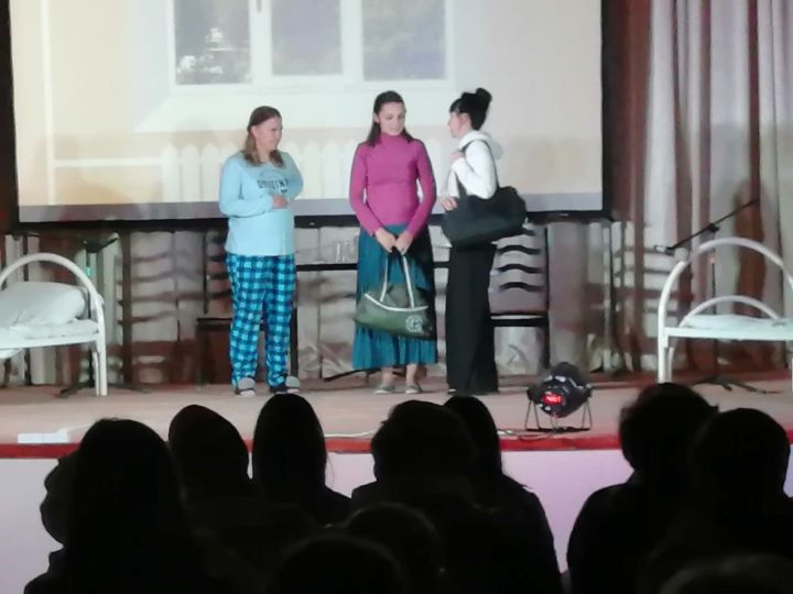 Верхнеуслонские школьники посмотрели спектакль «Убоженька»