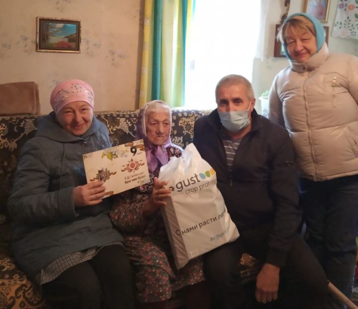 В деревне имени Мулланура Вахитова поздравили тружеников тыла