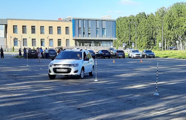 В Верхнем Услоне прошел конкурс водительского мастерства "Автоледи - 2022"