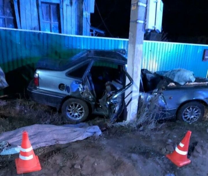 Пассажирка легковушки погибла в ночной аварии в Татарстане