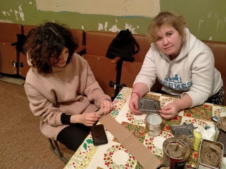 Все СВОИ: Верхнеуслонцы передали для участников СВО вещи, облегчающие быт в окопе