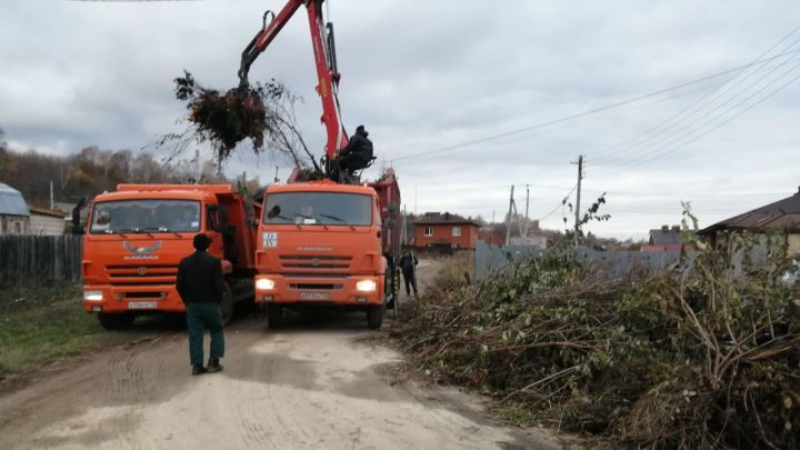 Более 32 кубометров крупногабаритного мусора вывезли из Верхнего Услона за один день