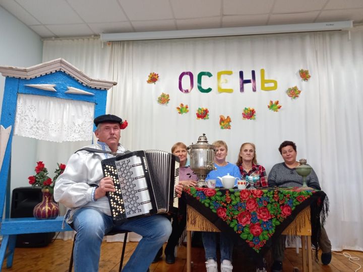 В Клянчине жителям подарили развлекательную программу «Будьте молоды душой!»