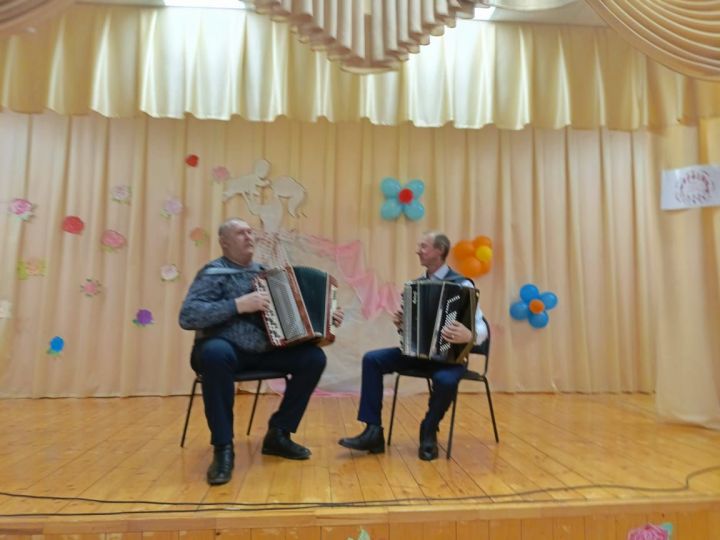 В Кильдееве прошел концерт к Дню матери