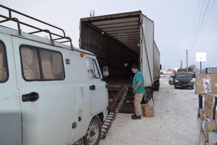 Четыре 20-тонных большегруза с гуманитарной помощью отправили из Верхнеуслонского района в зону СВО