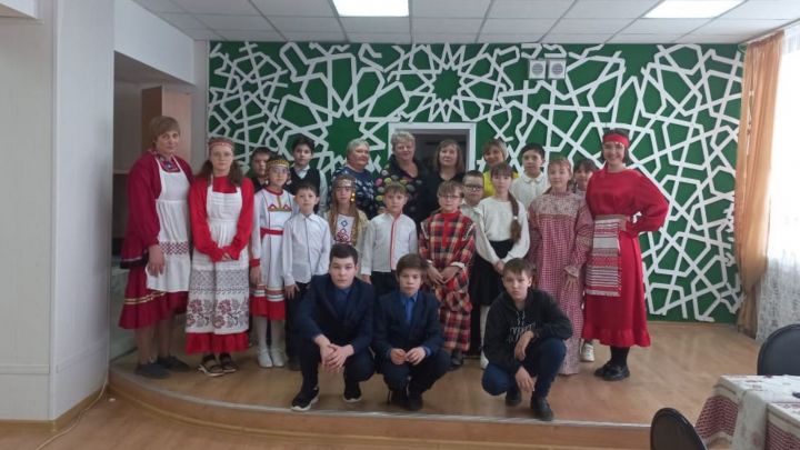 Дружба без границ: в Верхнеуслонском Доме культуры прошел красивый чувашский праздник