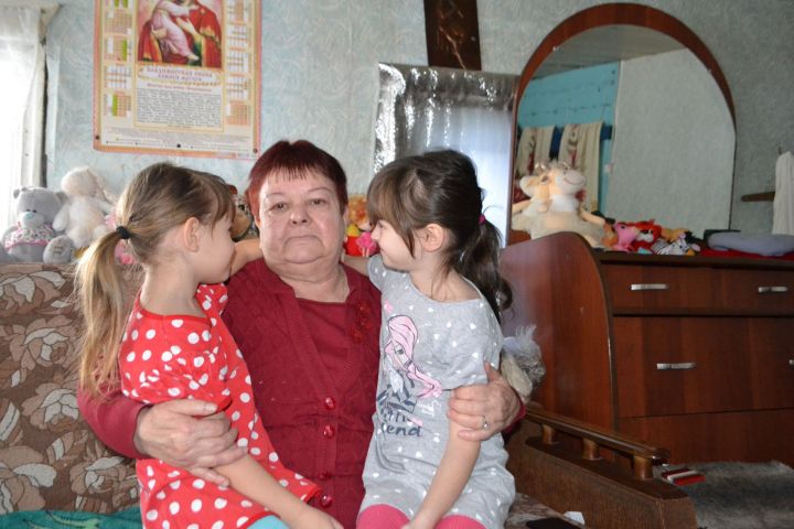 65-летняя Любовь Ваняшина взяла под опеку пятерых детей скончавшейся дочери