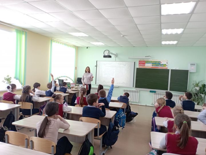 Библиотекари провели для верхнеуслонских гимназистов литературный час