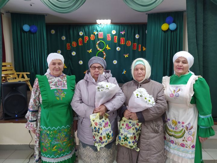 «Иделкәйләр»  махсус хәрби операция зонасында хезмәт итүче солдат аналарын котладылар