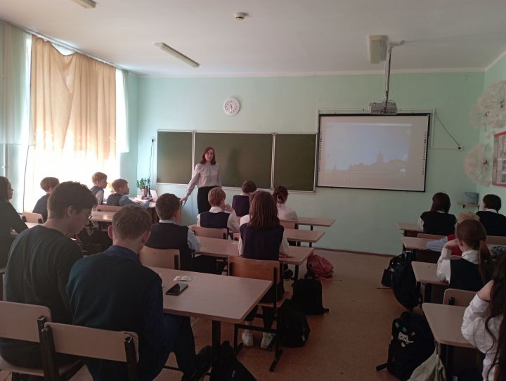 Школьникам в Верхнем Услоне рассказали об исторических объектах острова Свияжск
