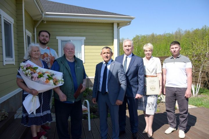 В Лаишевском районе семью Демидовых поздравили с 60-летием бракосочетания