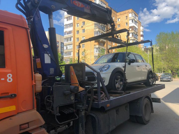 В Татарстане задолжавший 36 млн рублей водитель лишился своего MINI Cooper