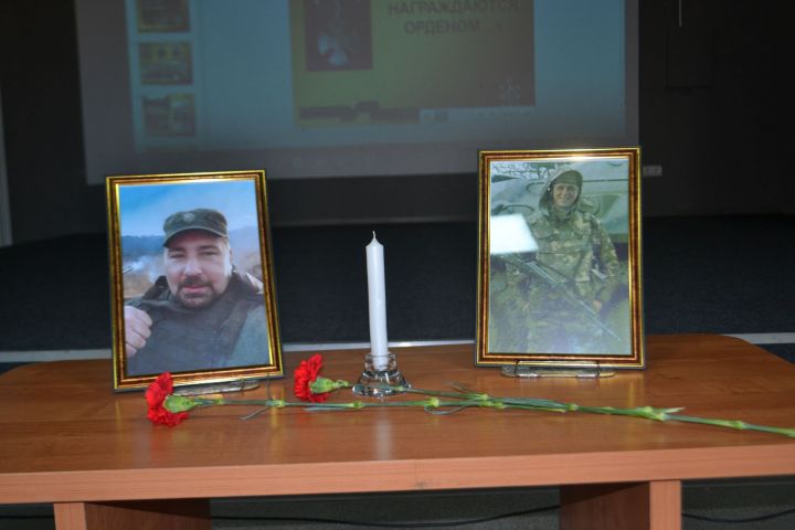 В Верхнем Услоне вручили ордена Мужества родным, погибших в зоне СВО…. посмертно