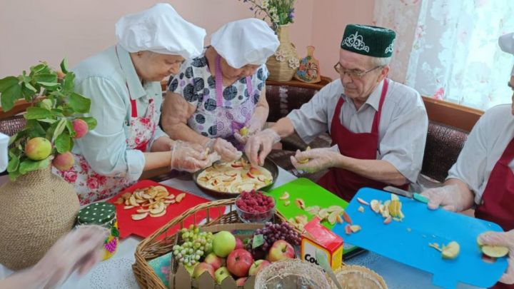 Жители Верхнеуслонского Дома-интерната пекут пироги
