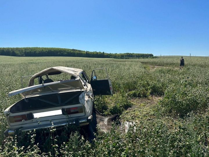 В Татарстане двое подростков опрокинулись на автомобиле, один погиб