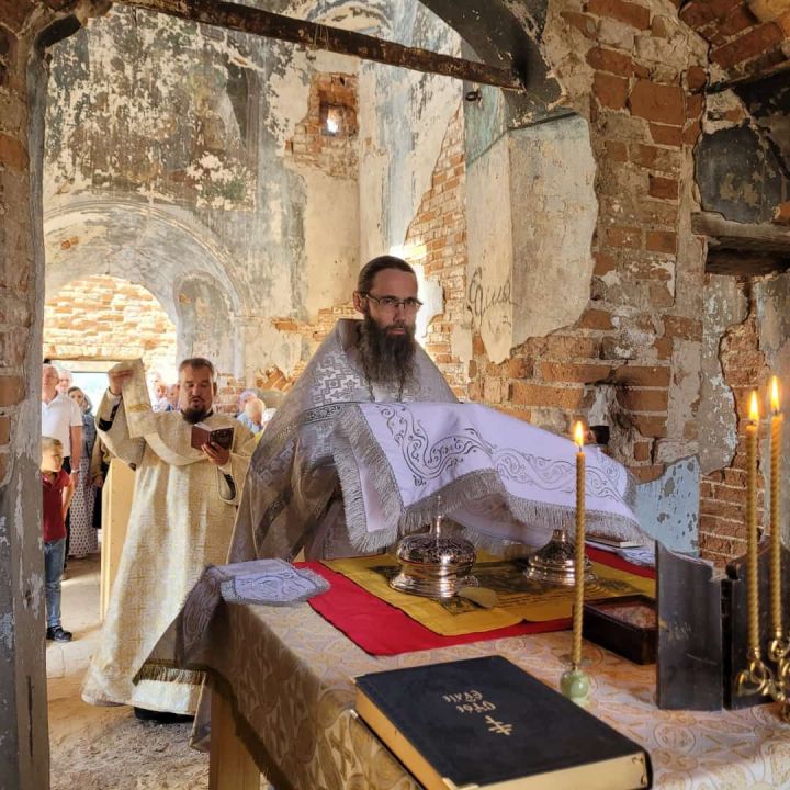 В старинном храме села Ивановское прошла первая литургия