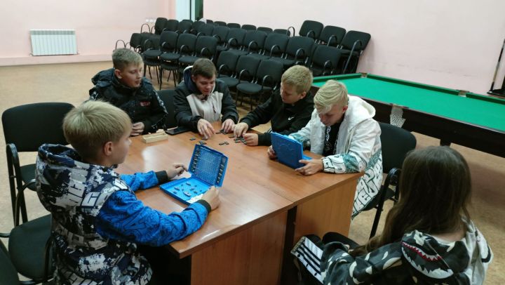 В Кильдееве для подростков прошел вечер с настольными играми