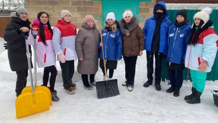 Молодежь Татарстана активно помогает жителям республики бороться со снегопадом