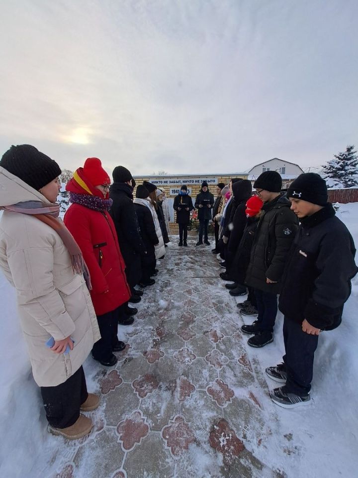 В Татарском Бурнашеве прошел памятный митинг