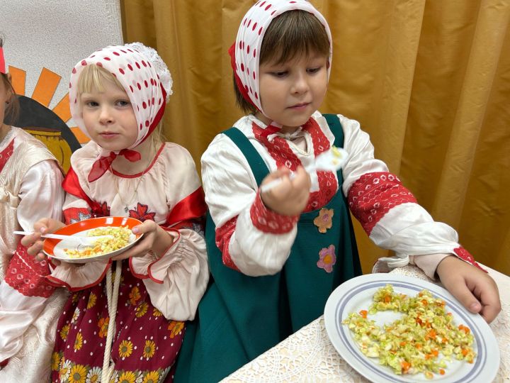 В Майдане прошли капустные вечерки