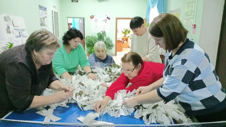 В Кильдееве сельчане приступили к плетению маскировочных сетей