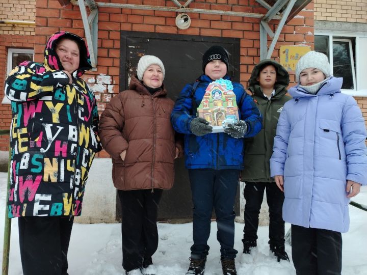 Верхнеуслонские гимназисты подарили новогодние подарки ребятам с ОВЗ