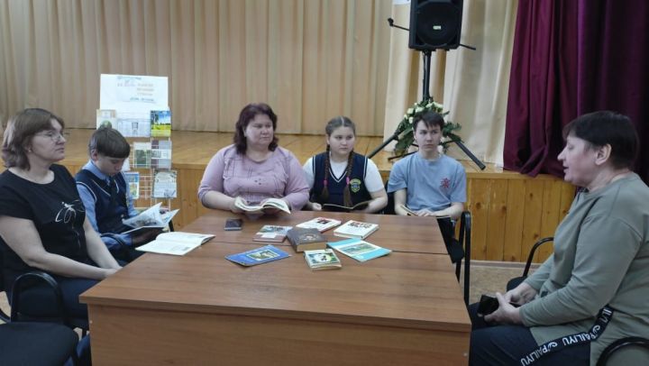 В Кильдееве прошел литературный час к Всемирному дню поэзии