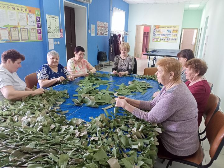 В Молодежном клубе в Макулове провели акцию «Помогаем нашим»