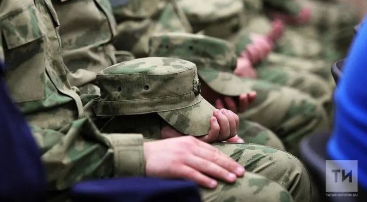 Военнослужащих по контракту и их детей зачислят в колледжи вне конкурса