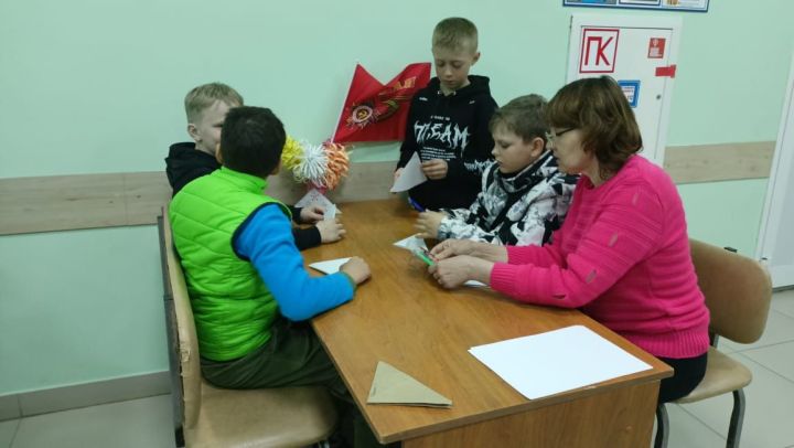 В Кильдееве для подростков провели мастер-класс по изготовлению письма-треугольника