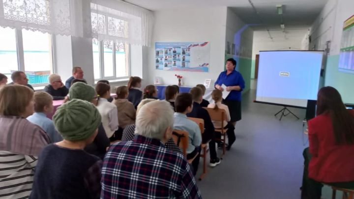 Октябрьский мәктәбендә сугышчан почмак ачылды