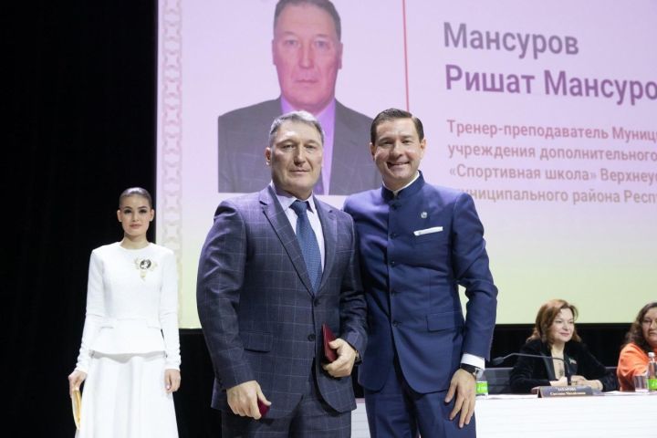 Ришат Мансуров из Верхнего Услона награжден почётным знаком