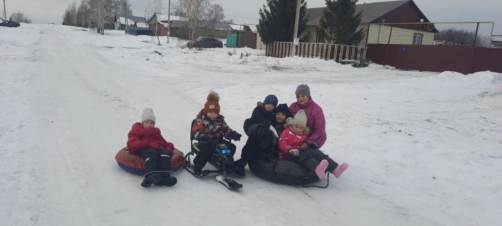 В Кильдееве организовали покатушки на ватрушках