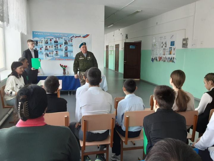 Октябрьский бистәсе мәктәбендә парламент дәресе узды