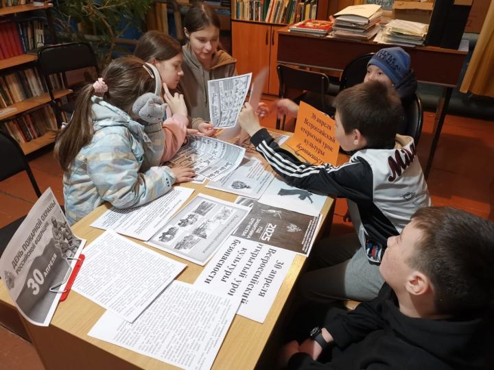 Кызыл Байракта янгын сүндерүчеләр көне белән кызыксындылар