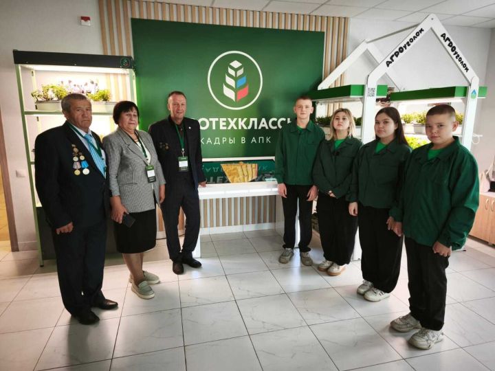 Салат для министра: как матюшинские школьники покорили аграрный форум