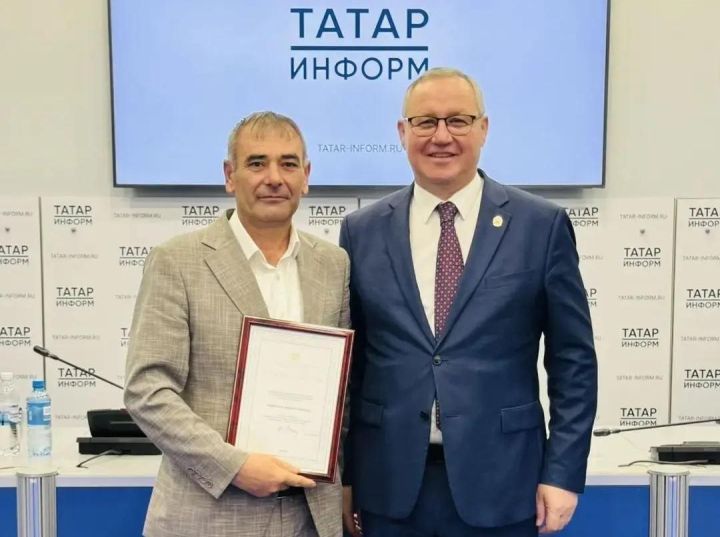 Руководитель «Верхний Услон Медиа» получил награду на семинаре