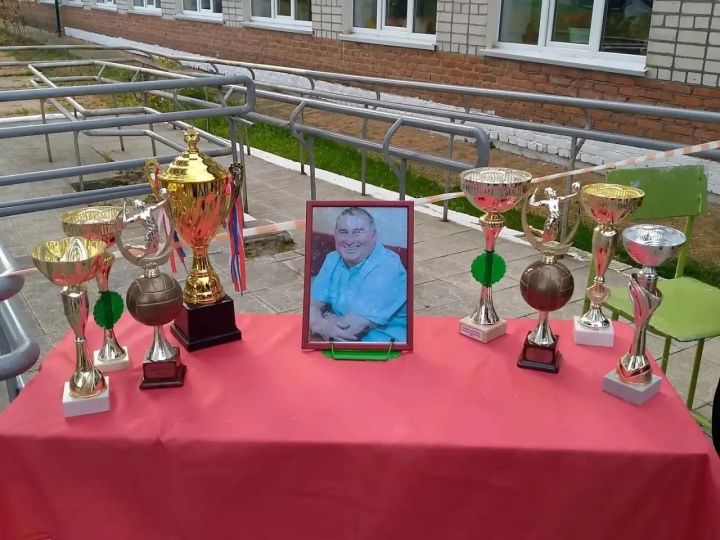 Октябрьский бистәсендә Гыйззәтуллинны йөгерү ярышлары белән искә алдылар
