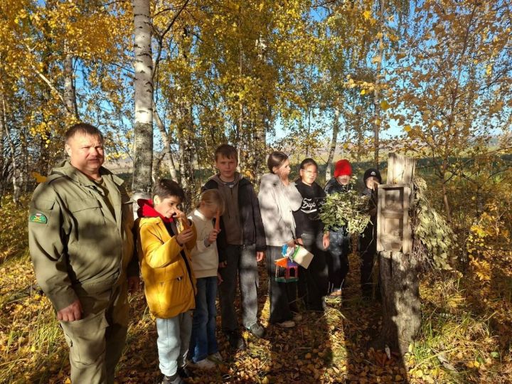 Школьники Куралова вместе с экологами помогли косулям, зайцам и птицам