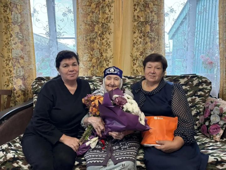 Фәрдәнә Газиз кызына 85 яшь