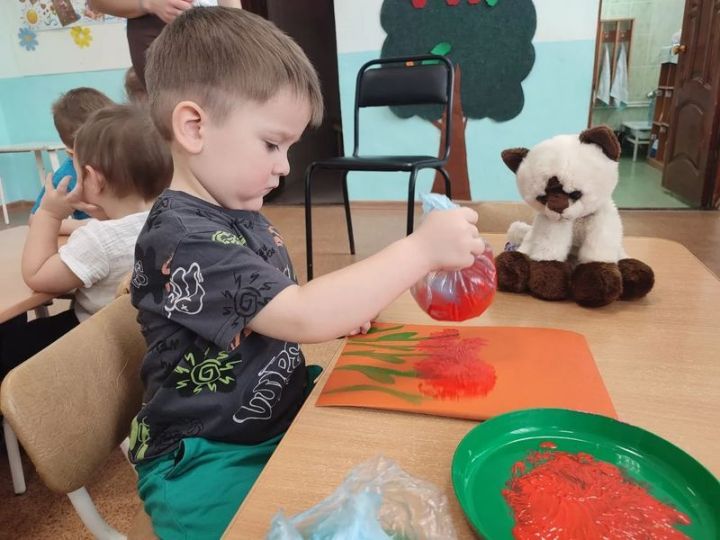 “Салават күпере” балалары чәчәкләр аланы иҗат иттеләр