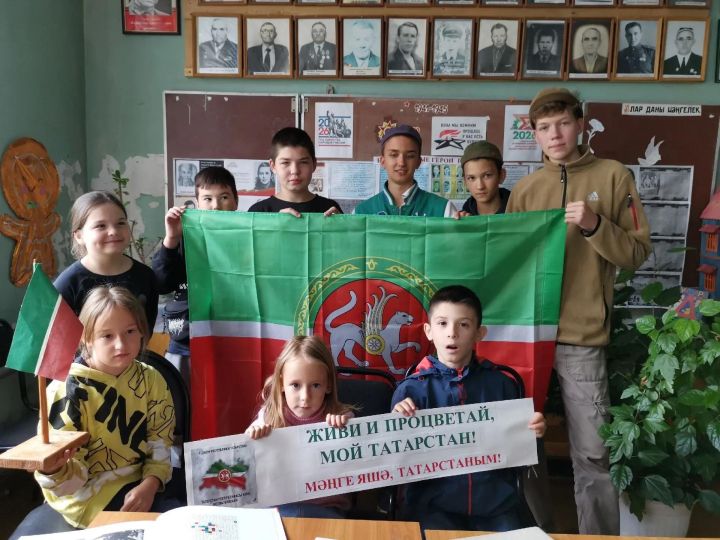 Кызыл Байракта туган якны өйрәнү сәгате узды
