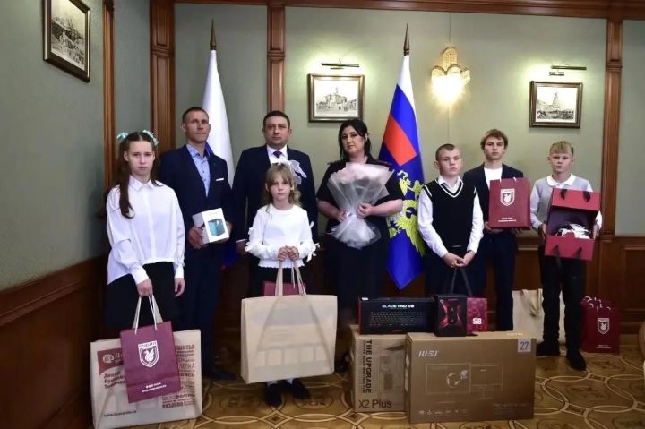 Глава МВД Татарстана встретился с многодетной семьёй из Верхнеуслонского района
