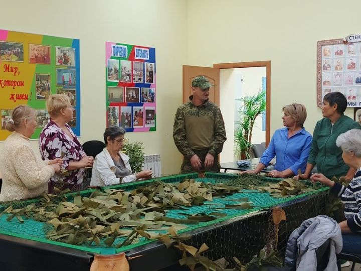 Защитник Отечества и волонтёры встретились в Печищинской библиотеке