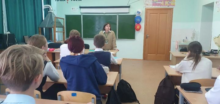Югары Ослан мәктәбенең 10 нчы сыйныфы волонтер юлын сайлый