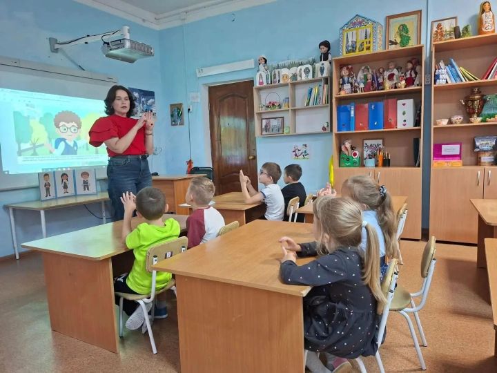 «Салават күпере»ндәге кечкенә бакчачылар үз бакчаларының серләрен эзлиләр