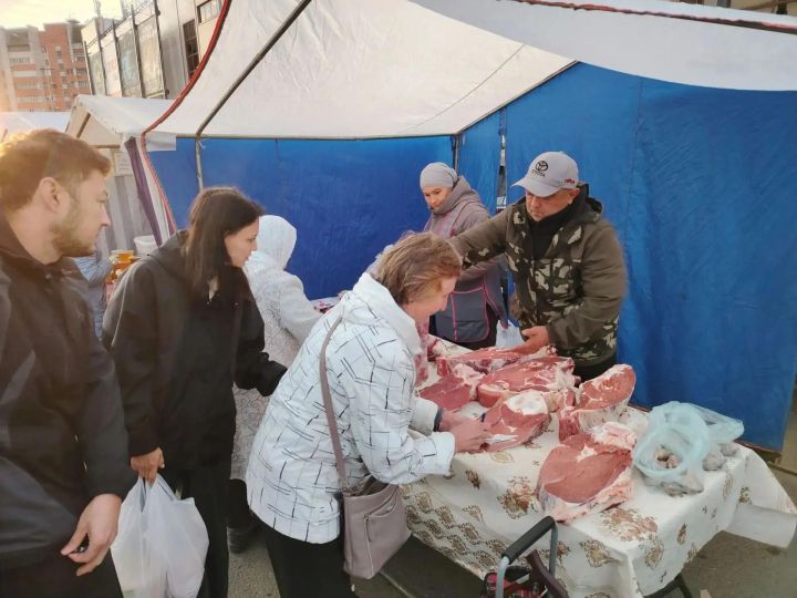 Верхнеуслонские аграрии развернули торговлю на ярмарке в Казани