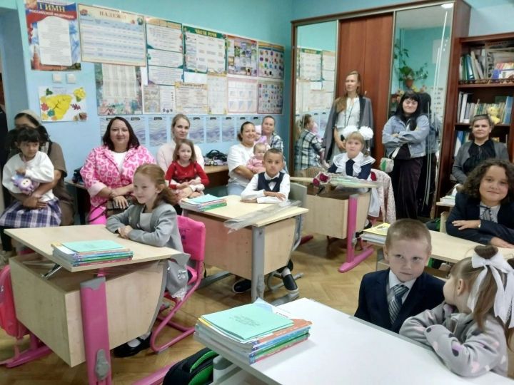 Печищинская школа стала современнее с новыми партами и оборудованием